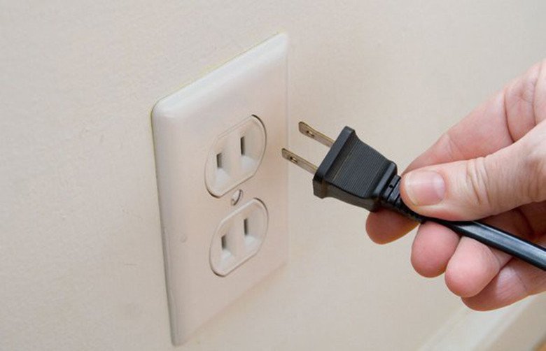 Đảm bảo ổ cắm riêng biệt khi sử dụng tủ lạnh mới để tránh quá tải điện