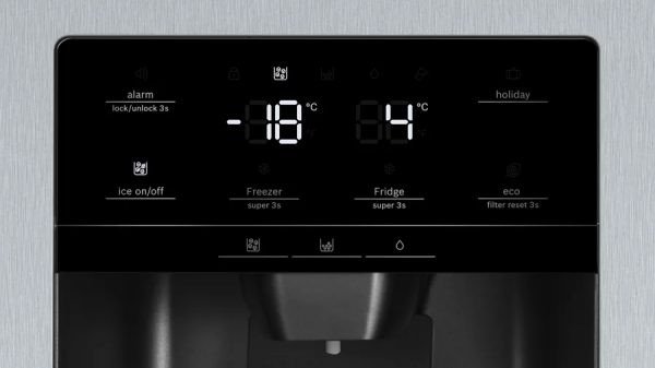 Hệ thống lấy đá ngoài tiện lợi trên tủ lạnh Bosch KAD93VBFP