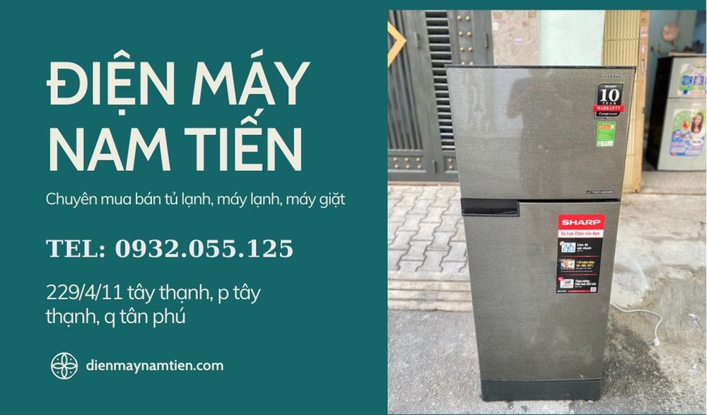 Hình ảnh một chiếc tủ lạnh đang hoạt động, biểu tượng cho sự tiện nghi trong gia đình