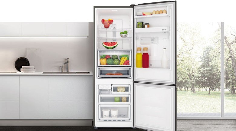 Hộp đá xoay tiện dụng trên tủ lạnh Electrolux EBB3742K A