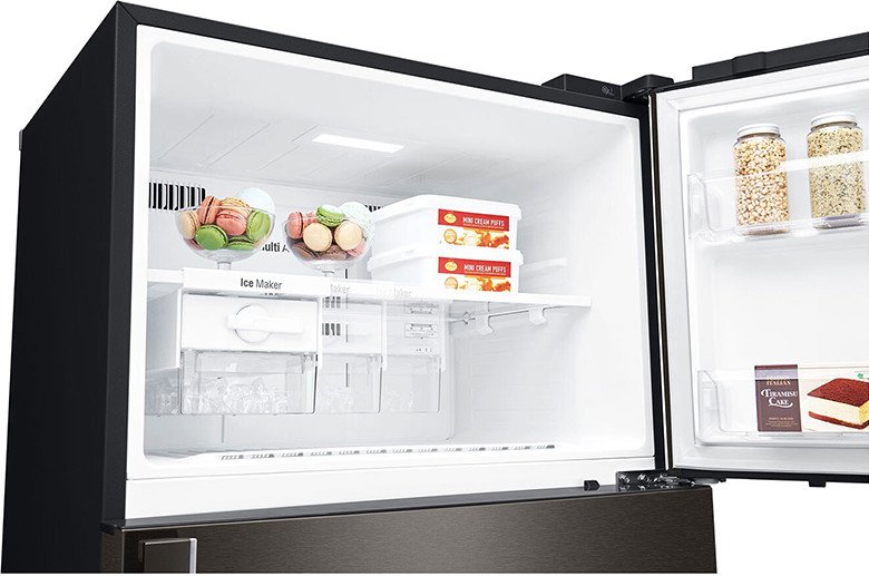 Khay làm đá xoay di động tiện lợi trên tủ lạnh LG GN-D602BLI giúp lấy đá dễ dàng