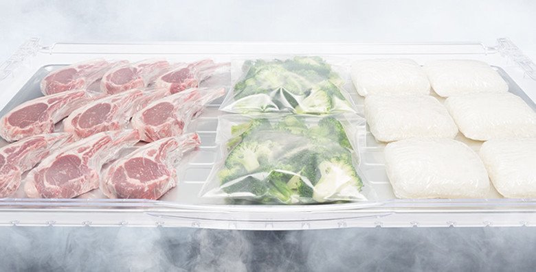 Khay nhôm cấp đông tươi ngon Delicious Freezing của tủ lạnh Hitachi R-ZX740KV(X)