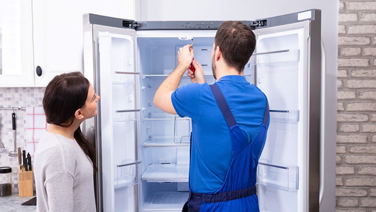 Khi nào cần gọi thợ sửa tủ lạnh chuyên nghiệp