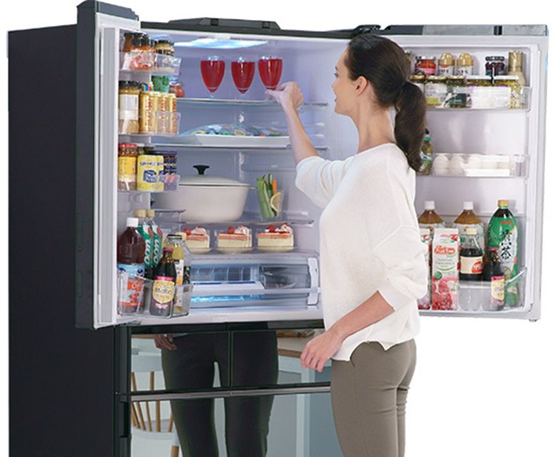 Không gian nội thất rộng rãi tủ lạnh Hitachi 735 lít dung tích lớn