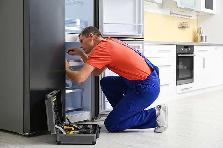 Kiểm tra hệ thống điều khiển khi tủ lạnh Samsung báo lỗi nháy đèn 11 lần