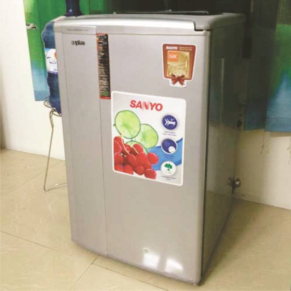 Kiểm tra tổng thể bên ngoài tủ lạnh Sanyo 90l cũ trước khi mua
