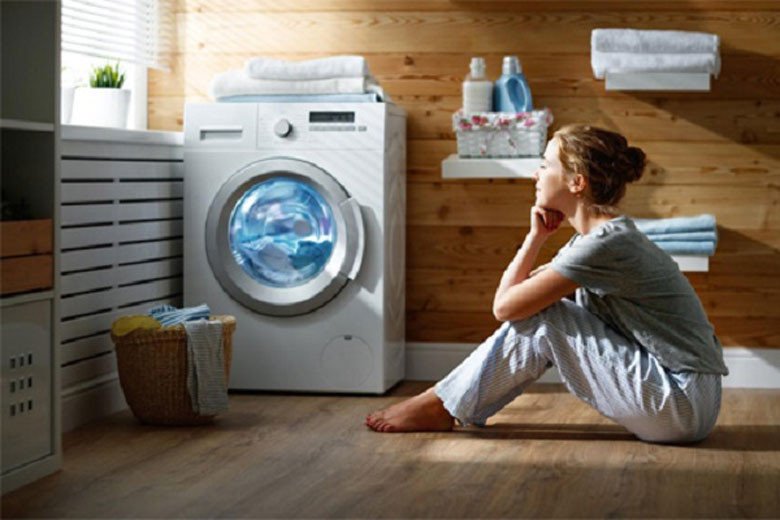 Kiểm tra và đóng kín cửa máy giặt Samsung để khắc phục lỗi DC
