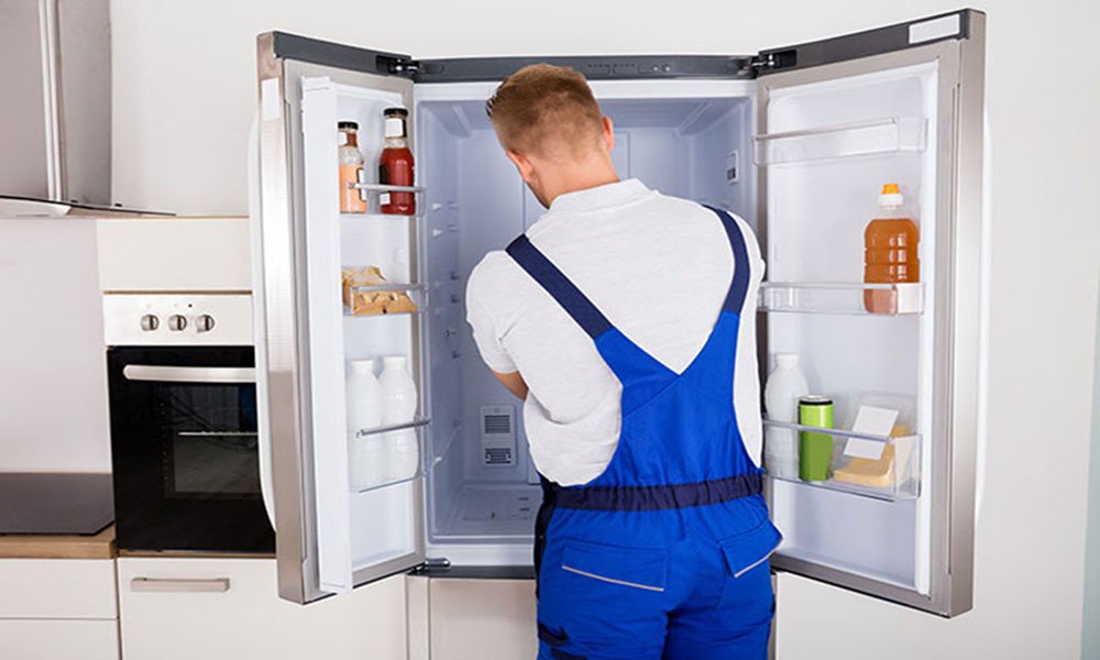 Kiểm tra và vệ sinh dàn ngưng tụ tủ lạnh định kỳ