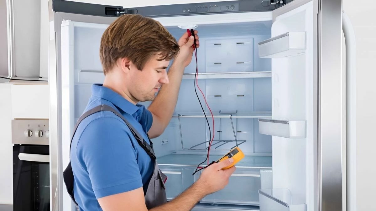 Liên hệ thợ sửa tủ lạnh chuyên nghiệp khi gặp sự cố phức tạp.