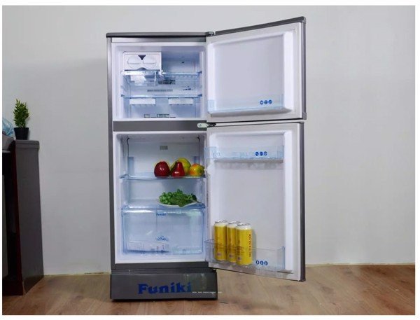 Mặt trước tủ lạnh Funiki FR-125CI 2 cánh dung tích 125 lít màu bạc