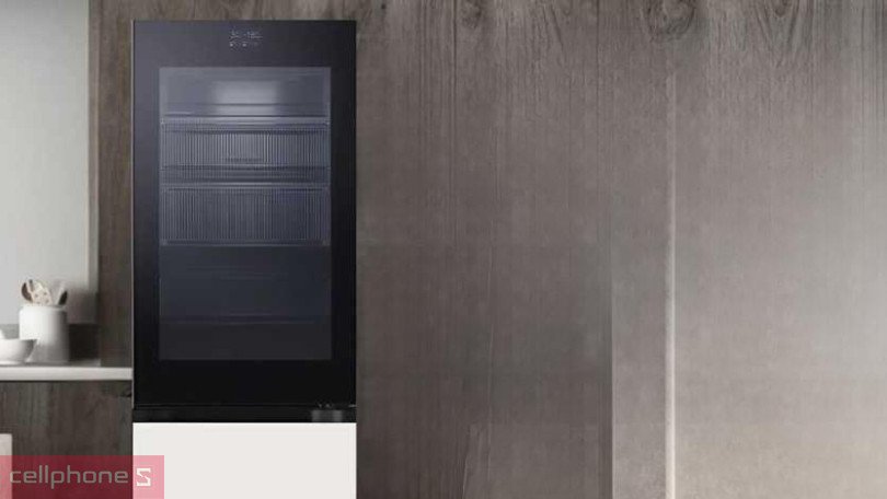 Mặt trước tủ lạnh LG Inverter InstaView LBB33BGMAI 340 lít với tấm kính trong suốt, hiển thị không gian bên trong