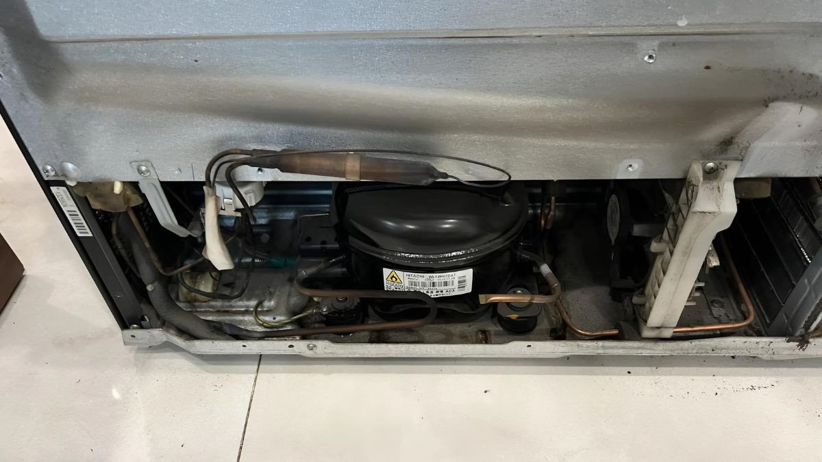 Máy nén hỏng gây sự cố tủ lạnh không hoạt động.
