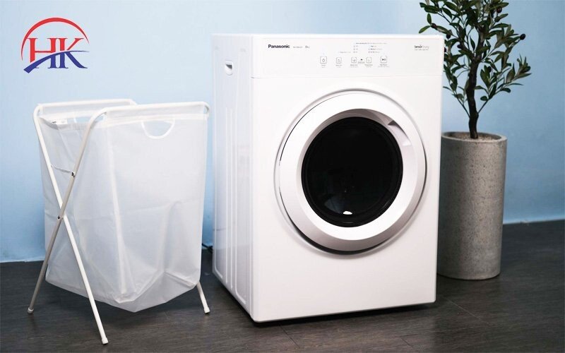 Máy sấy quần áo Panasonic hiện đại với thiết kế tiện lợi cho gia đình