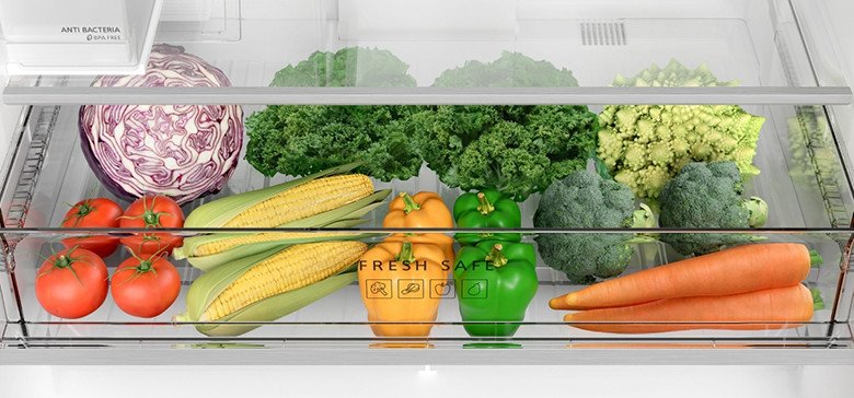 Ngăn Fresh Safe của tủ lạnh Panasonic NR-XY680YMMV tối ưu độ ẩm cho rau củ