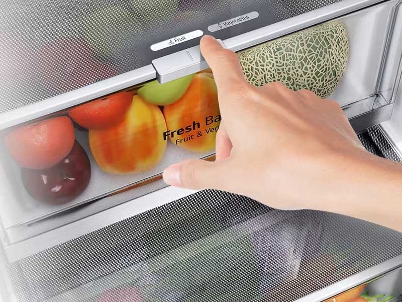 Ngăn FreshBalancer trên tủ lạnh LG giúp duy trì độ ẩm lý tưởng cho rau củ quả