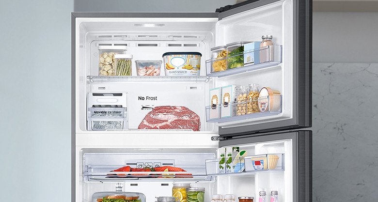 Nội thất rộng rãi với các khay kệ linh hoạt bên trong tủ lạnh Samsung RT46K603JB1/SV