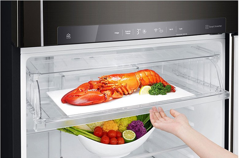 Nội thất tủ lạnh LG GN-D602BLI với khay kệ kính cường lực linh hoạt, dễ dàng sắp xếp