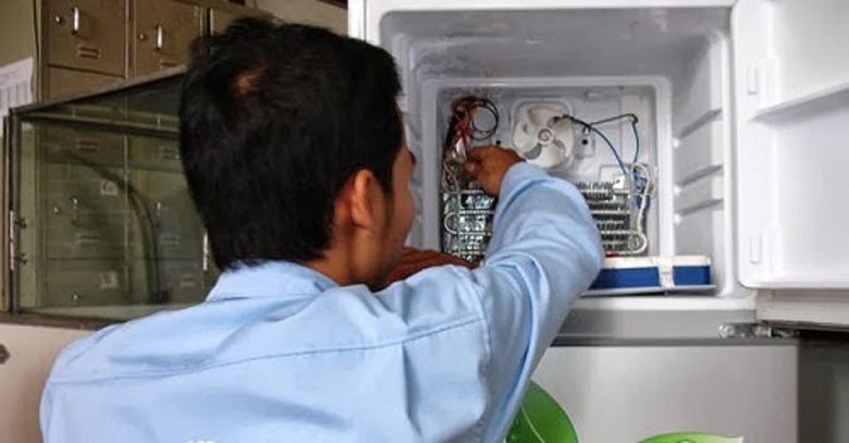 Ống lưu thông bị tắc gây tủ lạnh Hitachi ngăn đá không đông