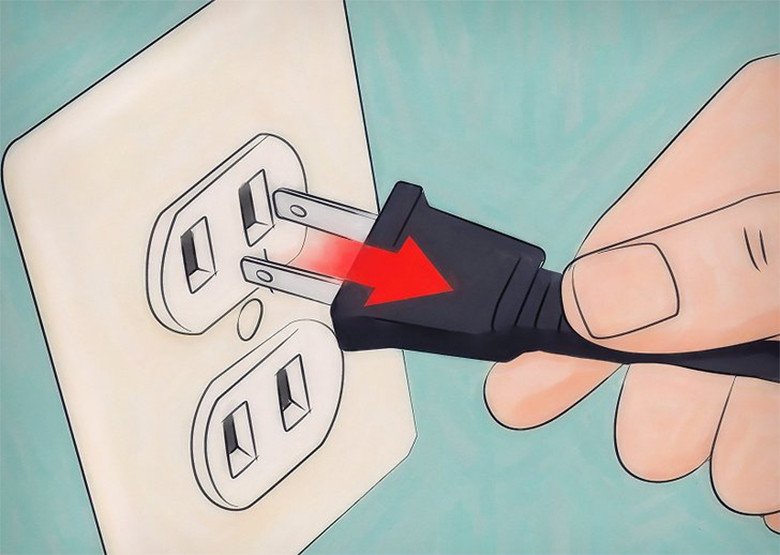 Rút nguồn điện trước khi vệ sinh tủ lạnh để đảm bảo an toàn