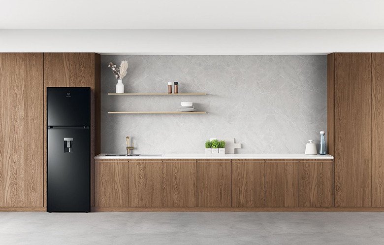 Thiết kế tổng thể bên ngoài của tủ lạnh Electrolux ETB3760M-H sang trọng, hiện đại
