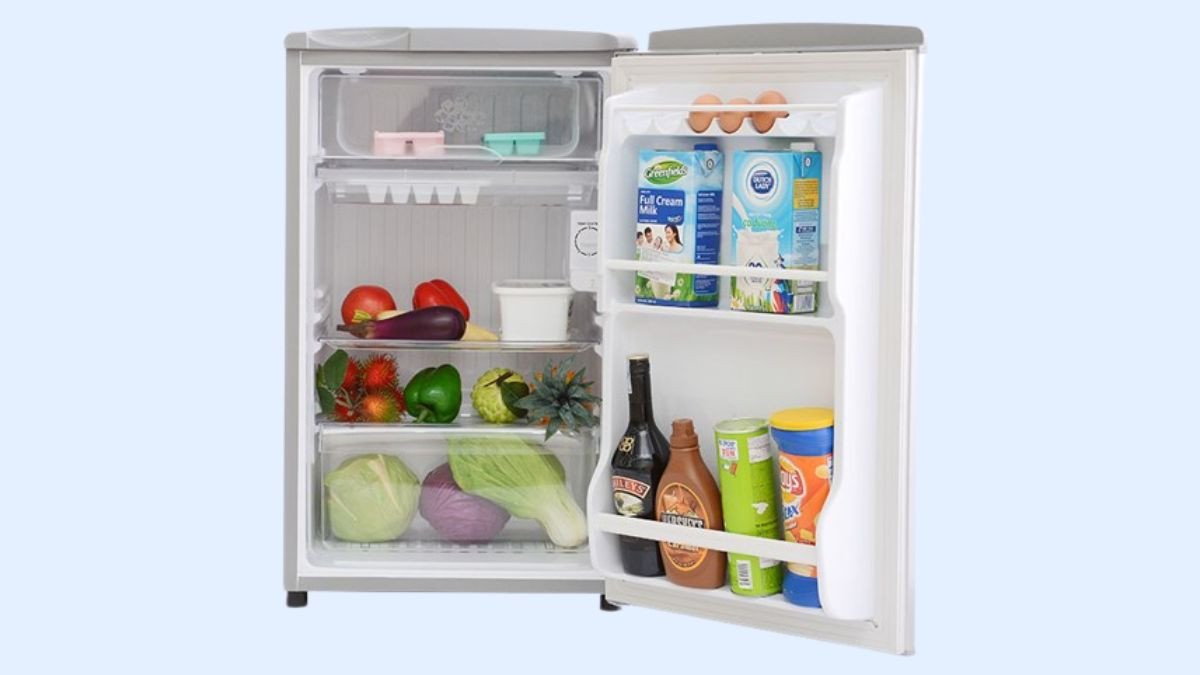 Tủ lạnh mini Sanyo SR-9JR với dung tích 90 lít cổ điển