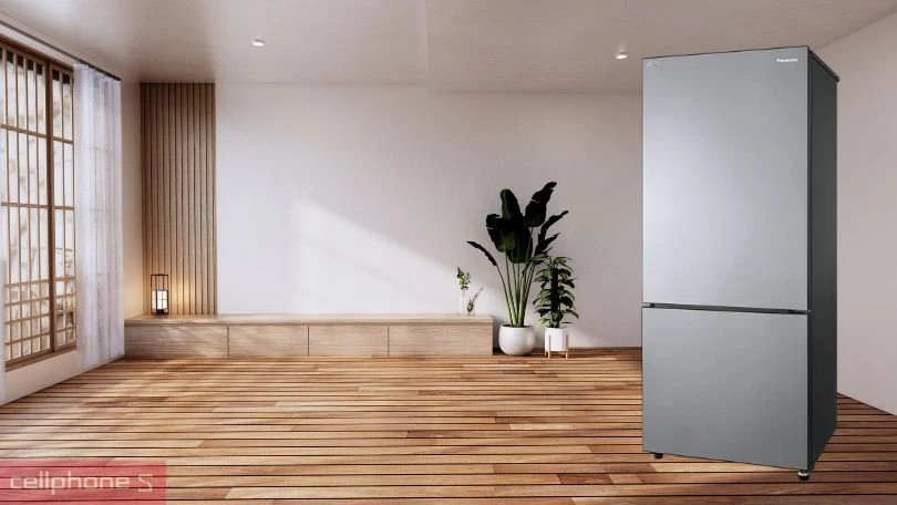 Tủ lạnh ngăn đá dưới của Panasonic với thiết kế hiện đại, màu sắc trang nhã, các khay chứa bên trong được sắp xếp khoa học