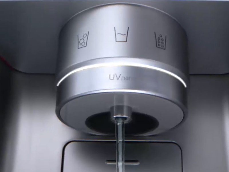 Vòi rót nước tích hợp công nghệ UVnano trên tủ lạnh LG loại bỏ vi khuẩn
