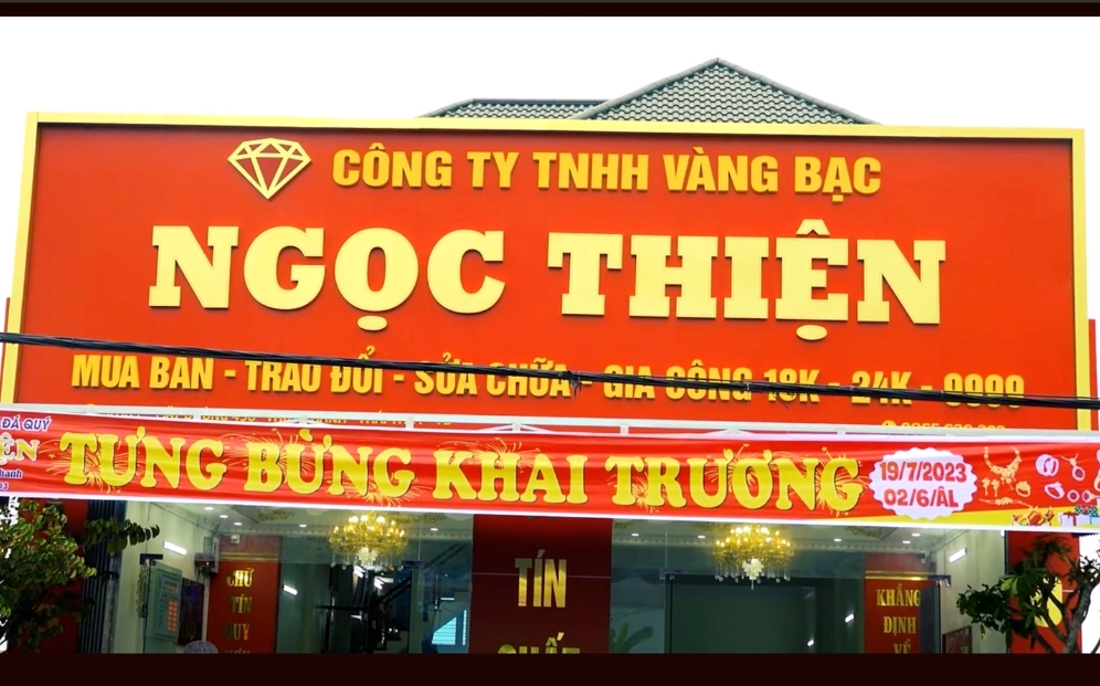 Biển hiệu cửa hàng vàng tại Quy Nhơn