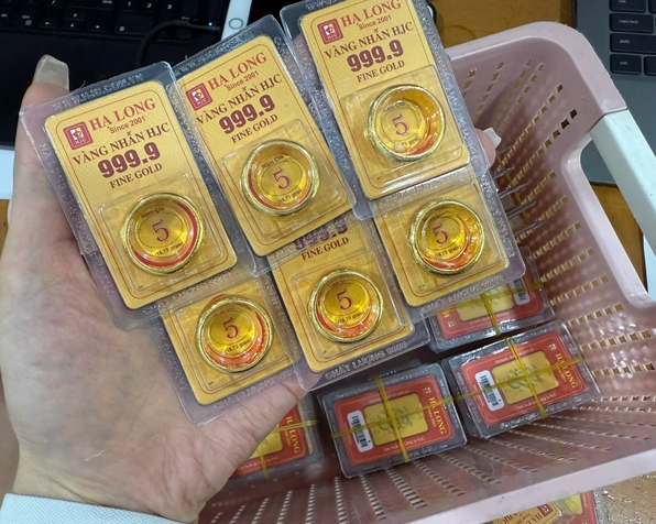 Biểu đồ so sánh giá vàng trong nước và thế giới