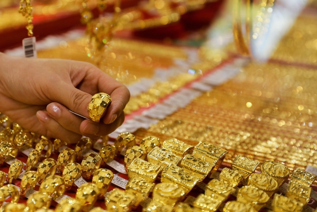 Vàng 18K: Khám phá giá trị, đặc điểm và cách nhận biết chuẩn xác 2026 Các loại trang sức vàng 18K với màu sắc khác nhau