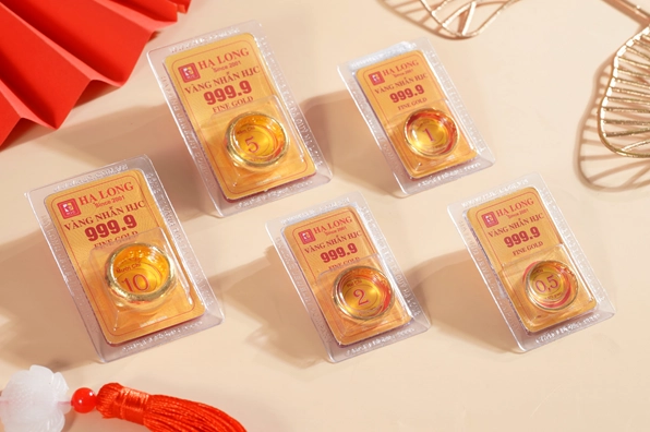 Cửa hàng vàng HJC trưng bày sản phẩm tại Quảng Ninh