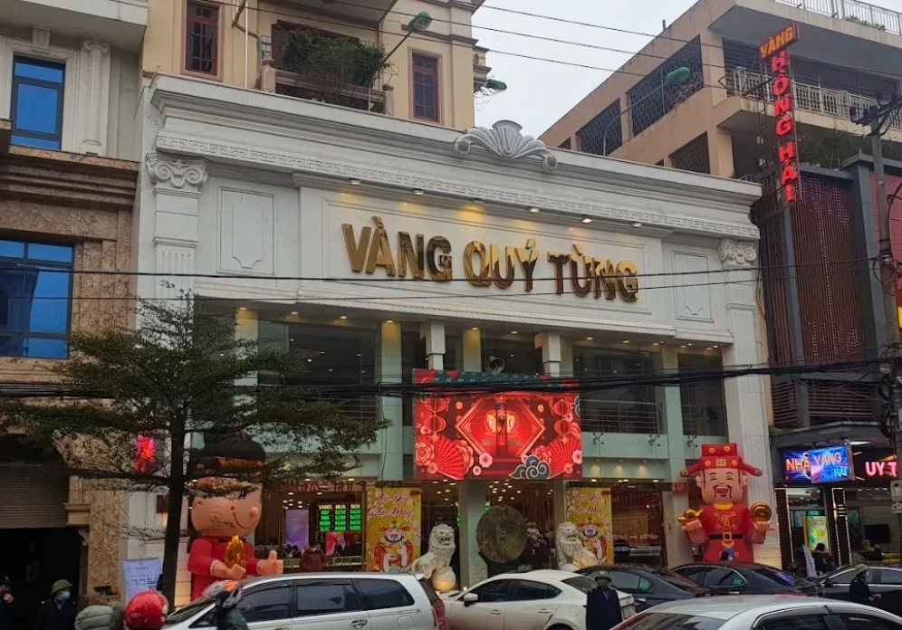 Cửa hàng Vàng Quý Tùng trưng bày sản phẩm