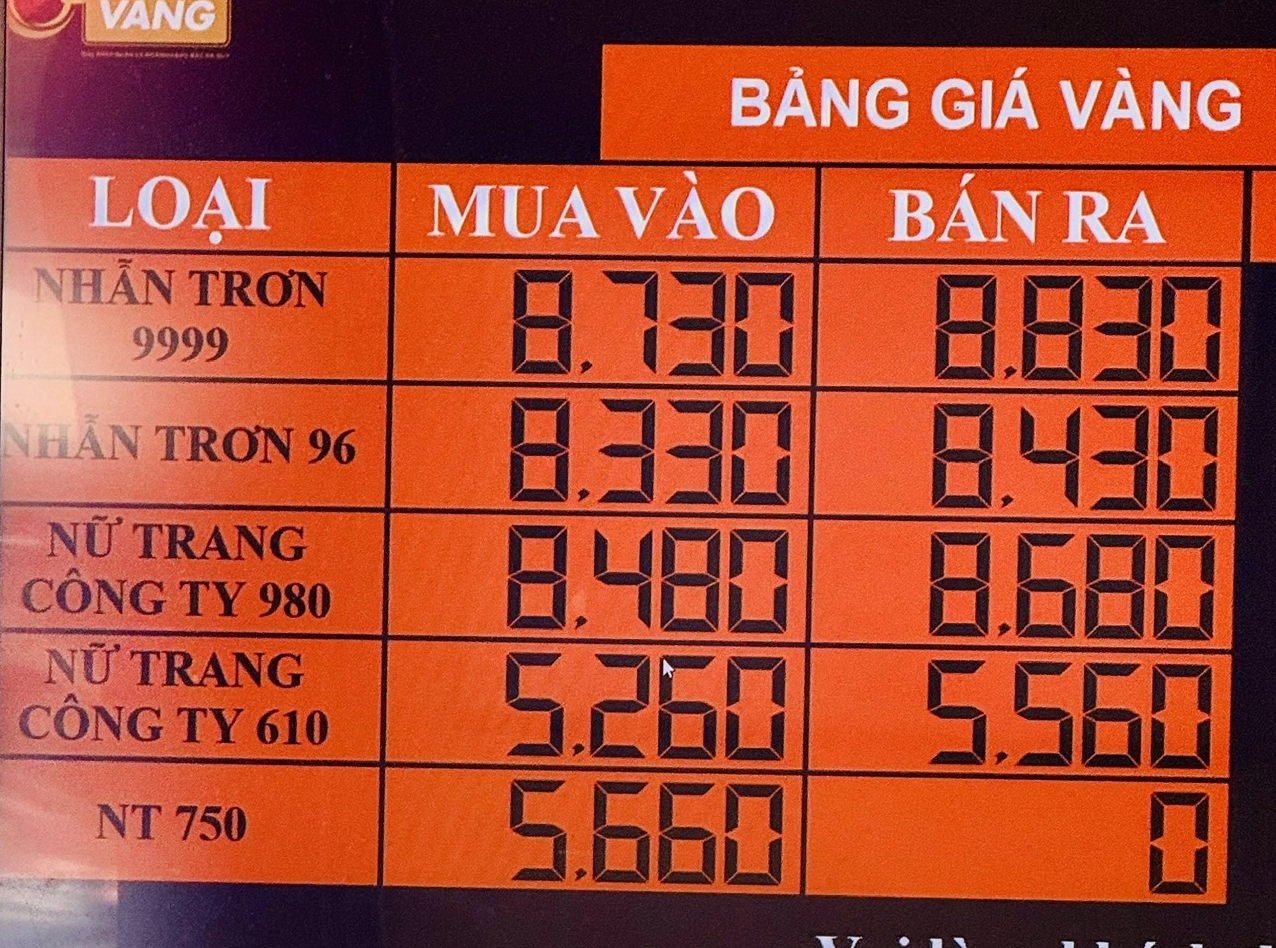 Giá vàng niêm yết tại tiệm vàng Kim Vinh lúc 15 giờ ngày 6/2