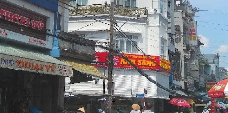 Không gian trưng bày sản phẩm tại Tiệm Vàng Ánh Sáng