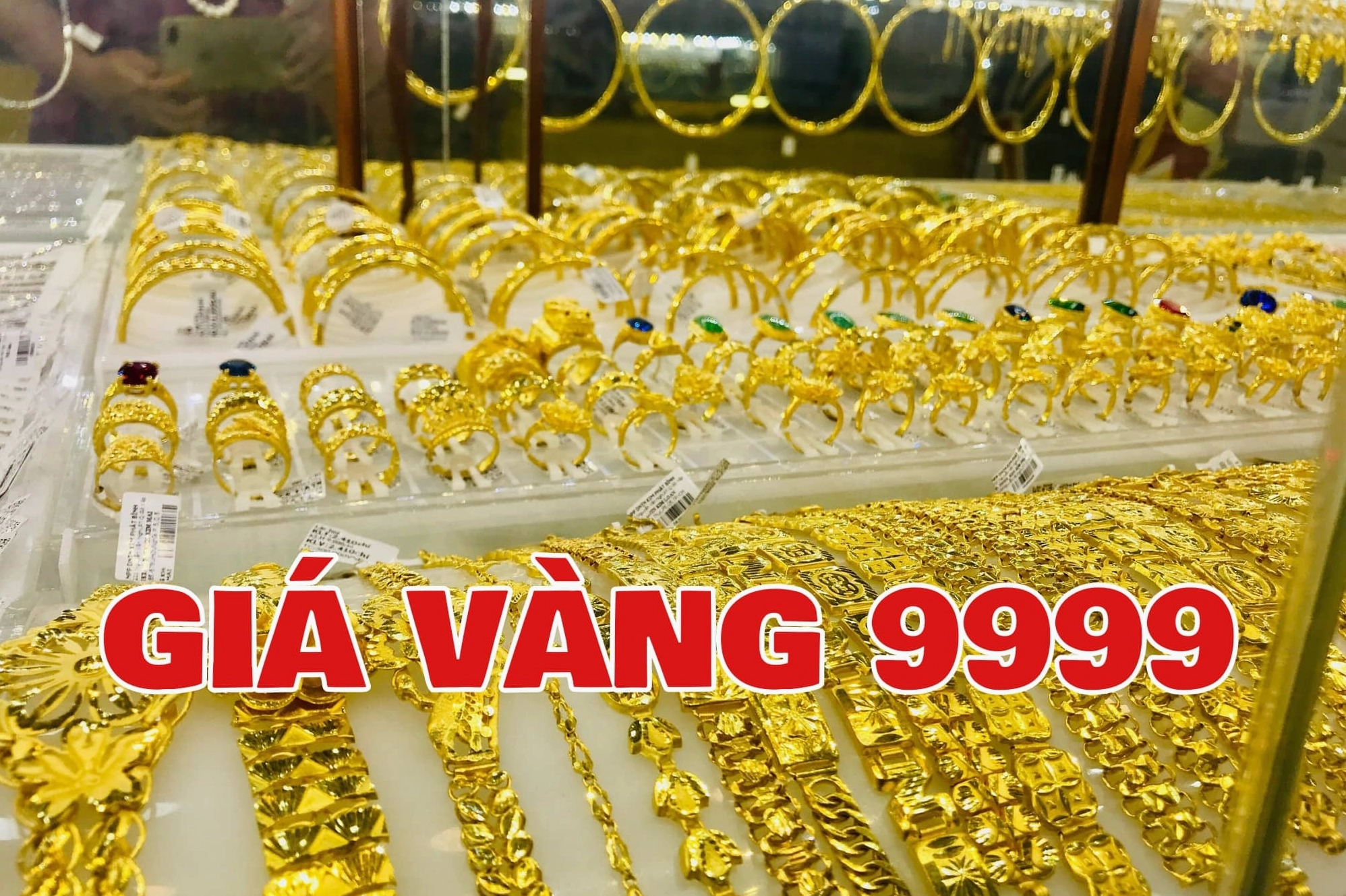 Giá Vàng Giao Thủy Hôm Nay 2026: Cập Nhật Mới Nhất, Dự Báo Xu Hướng Người dân theo dõi giá vàng tại Giao Thủy