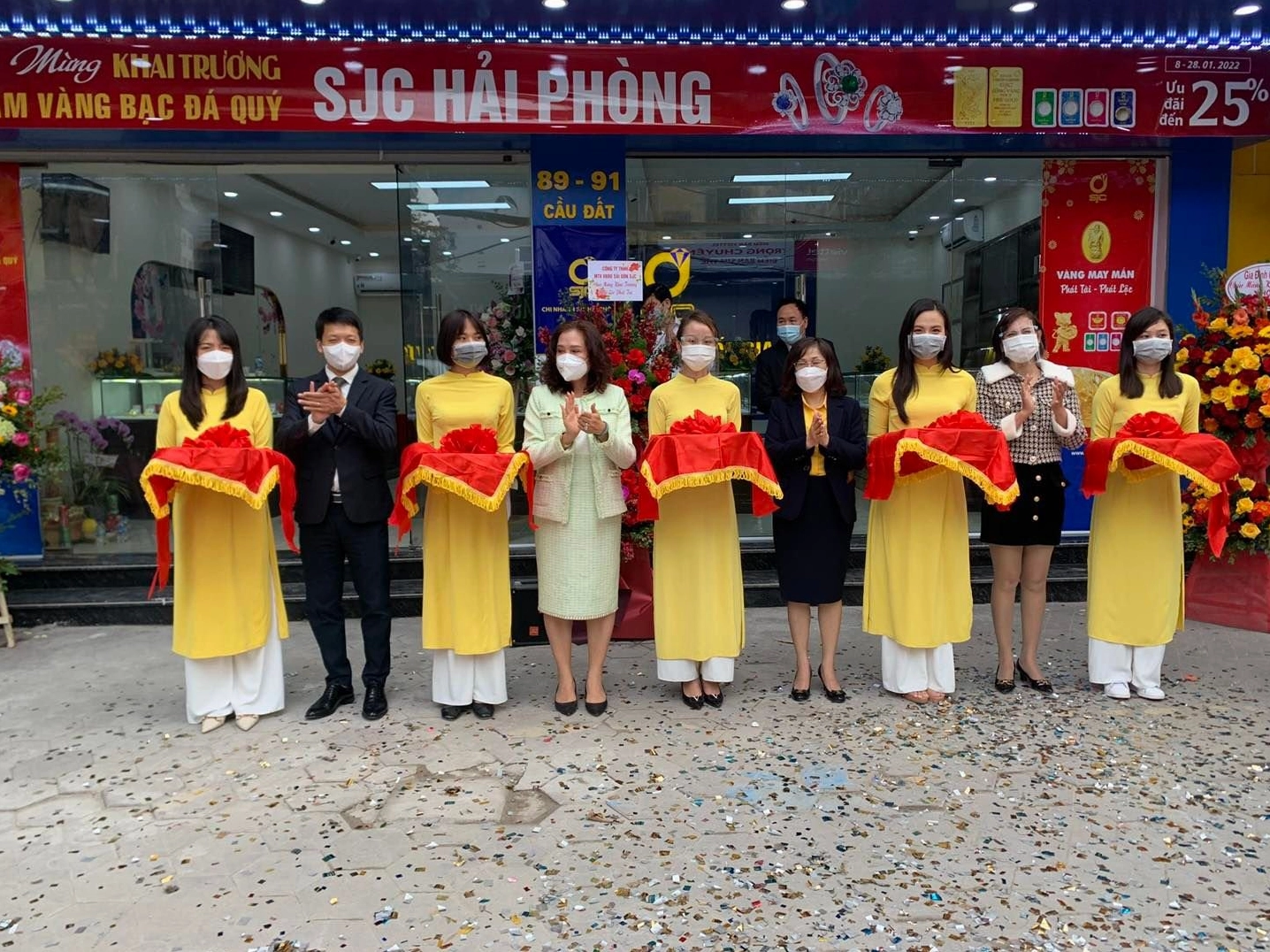 Sản phẩm vàng SJC trưng bày tại cửa hàng
