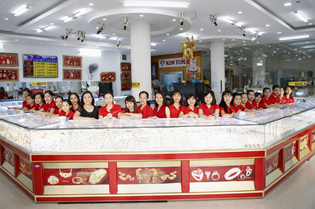 tiem-vang-kim-ton-nang-tam-ang-cap-trang-suc-vang_867