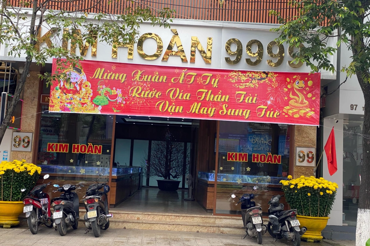 Trang sức vàng kim hoàn tại Đồng Hới